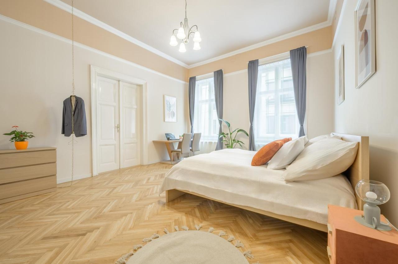 Best Seasons Andrassy Budapeste Exterior foto