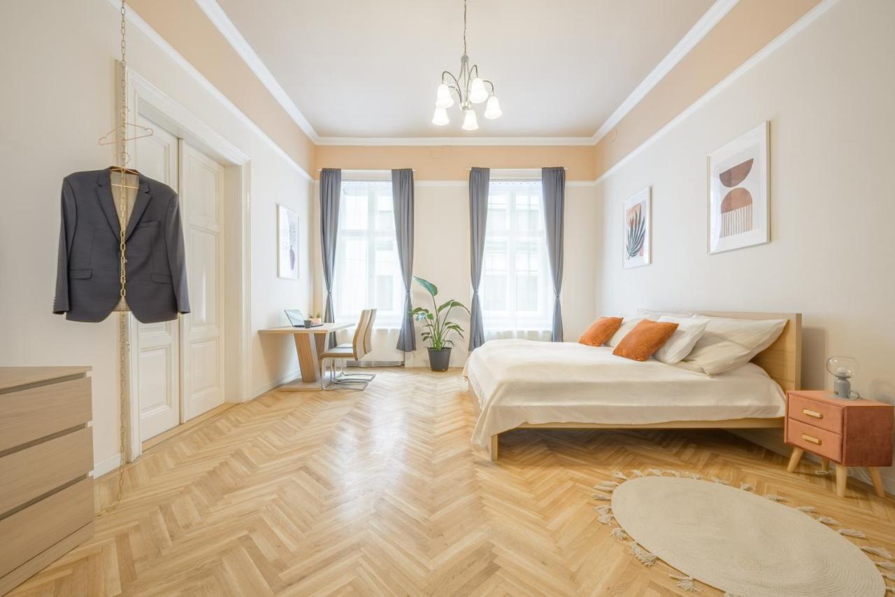 Best Seasons Andrassy Budapeste Exterior foto