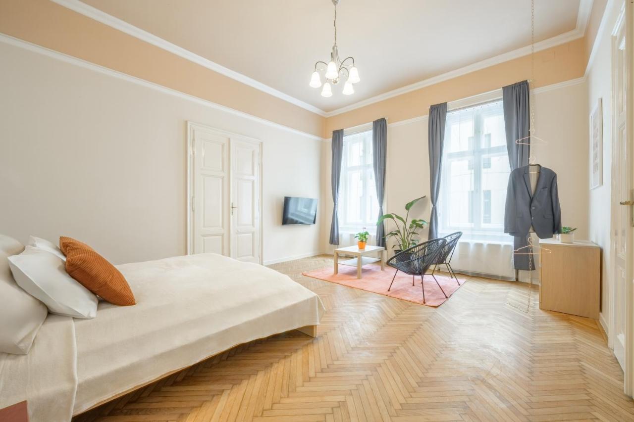 Best Seasons Andrassy Budapeste Exterior foto